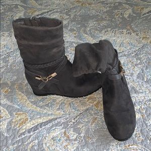 Heeled MidCalf Boot